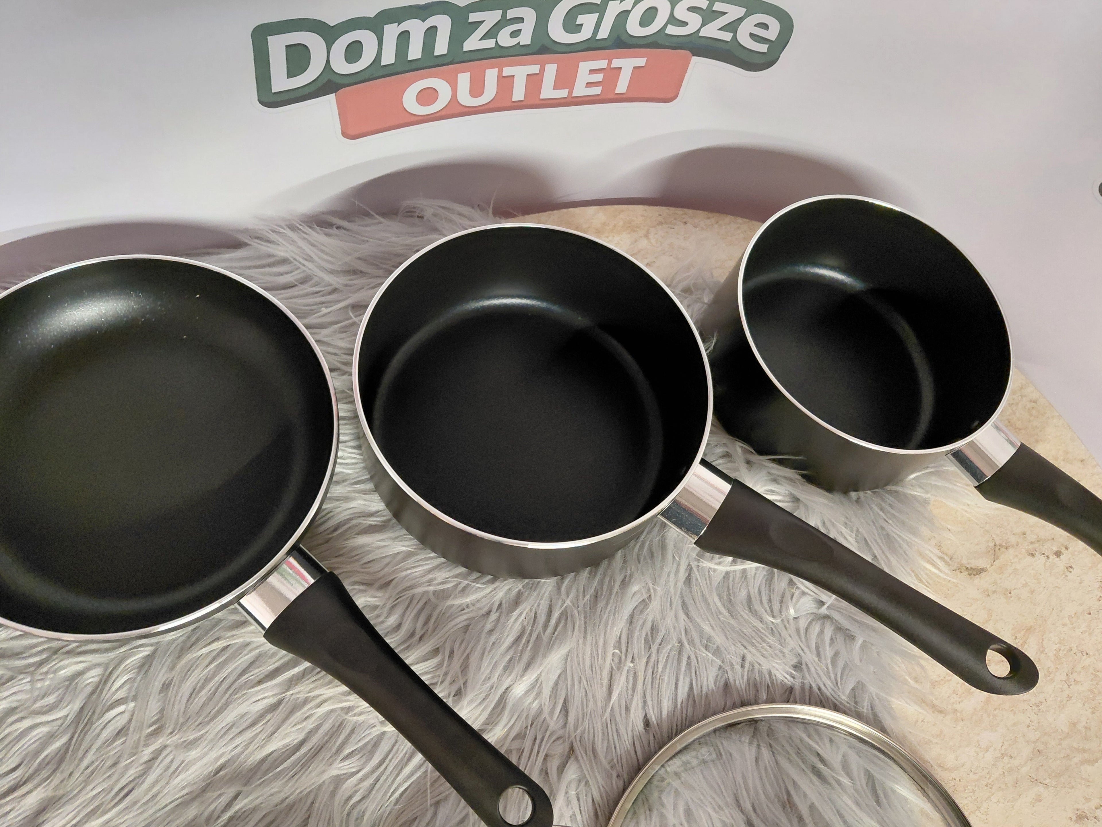 Bastic 7-Piece Cookware Set – 2 Frying Pans, 2 Saucepans, 3 Lids (non-induction)