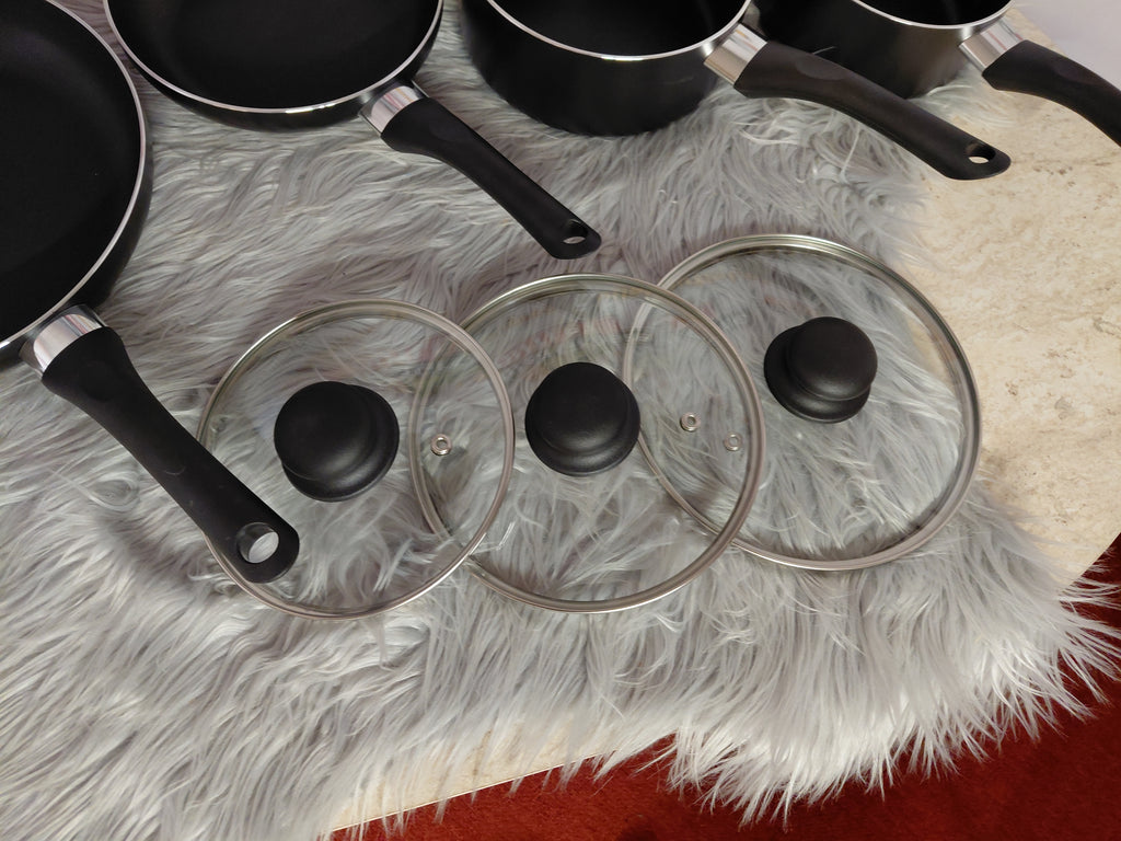 Bastic 7-Piece Cookware Set – 2 Frying Pans, 2 Saucepans, 3 Lids (non-induction)