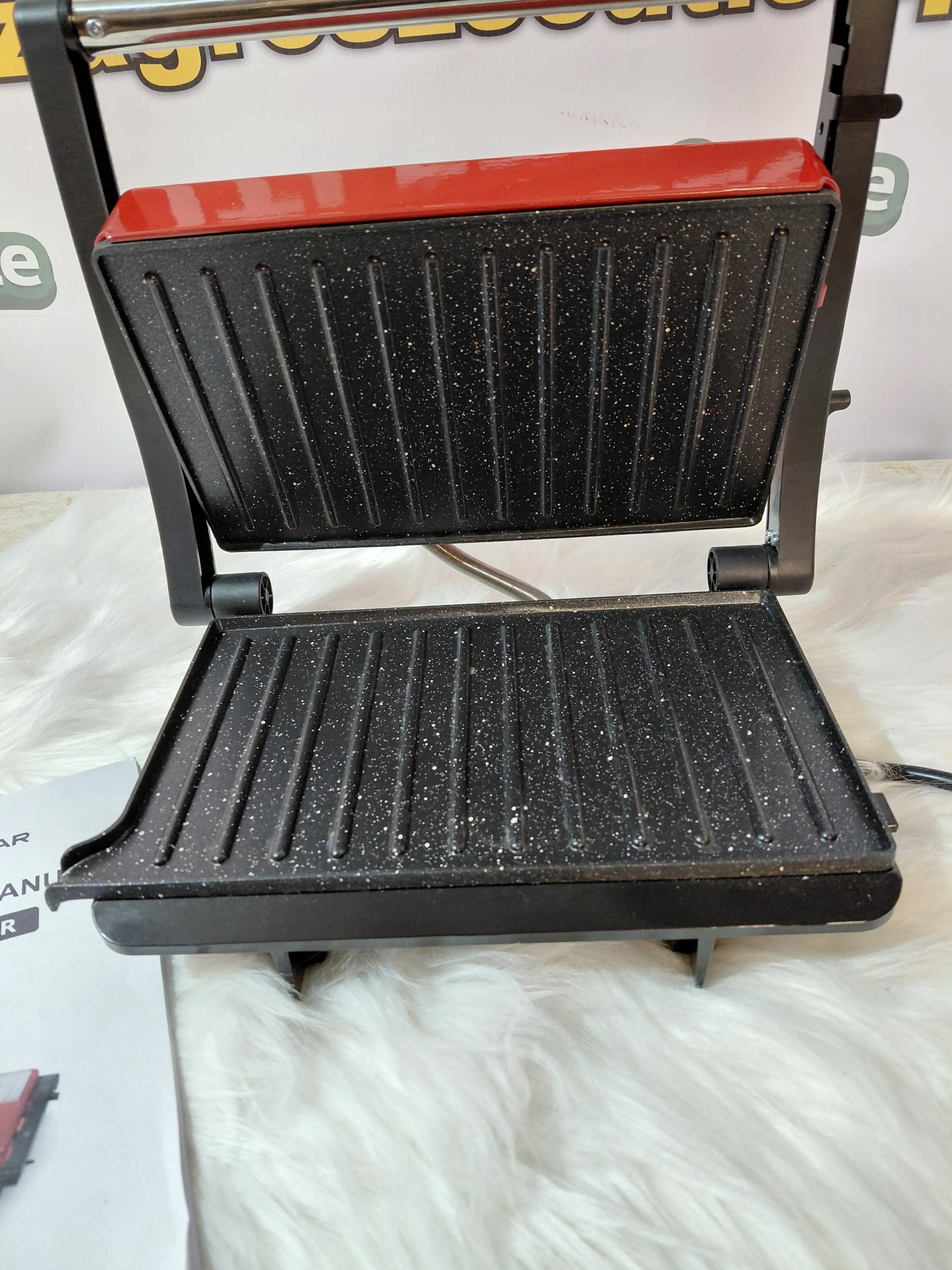 Opiekacz Panini Maker Aigostar – rowkowane płyty, powłoka marmurkowa, ~1500W 🔥 idealny na tosty i grill!
