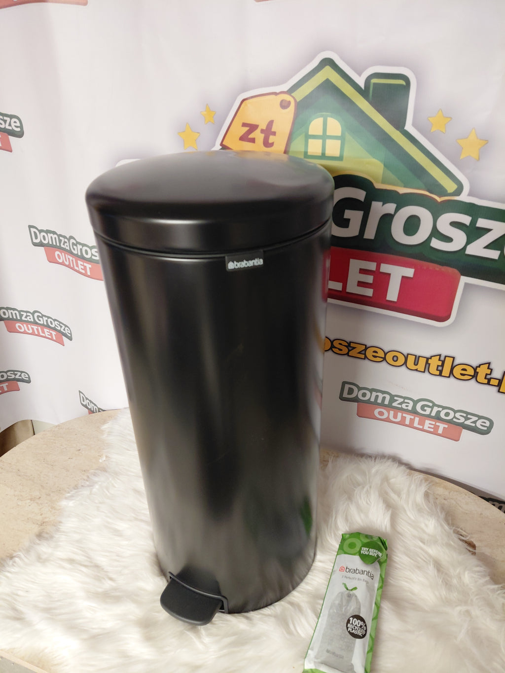 Brabantia NewIcon - pedal bin 30 L, black (slight dent on top)