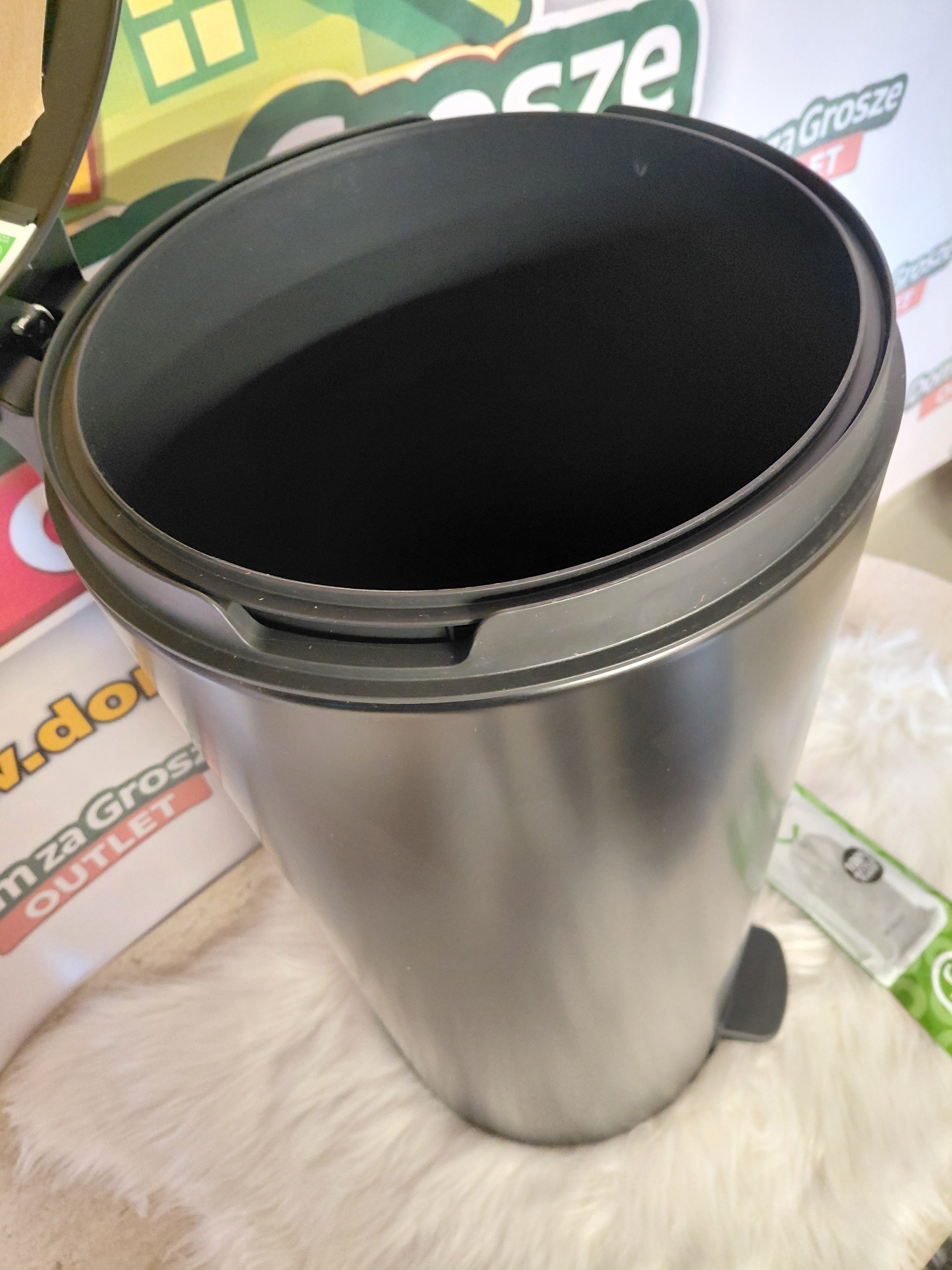 Brabantia NewIcon - metalowy kosz na śmieci z pedałem 30 l, czarny (delikatne wgniecenie na górze)