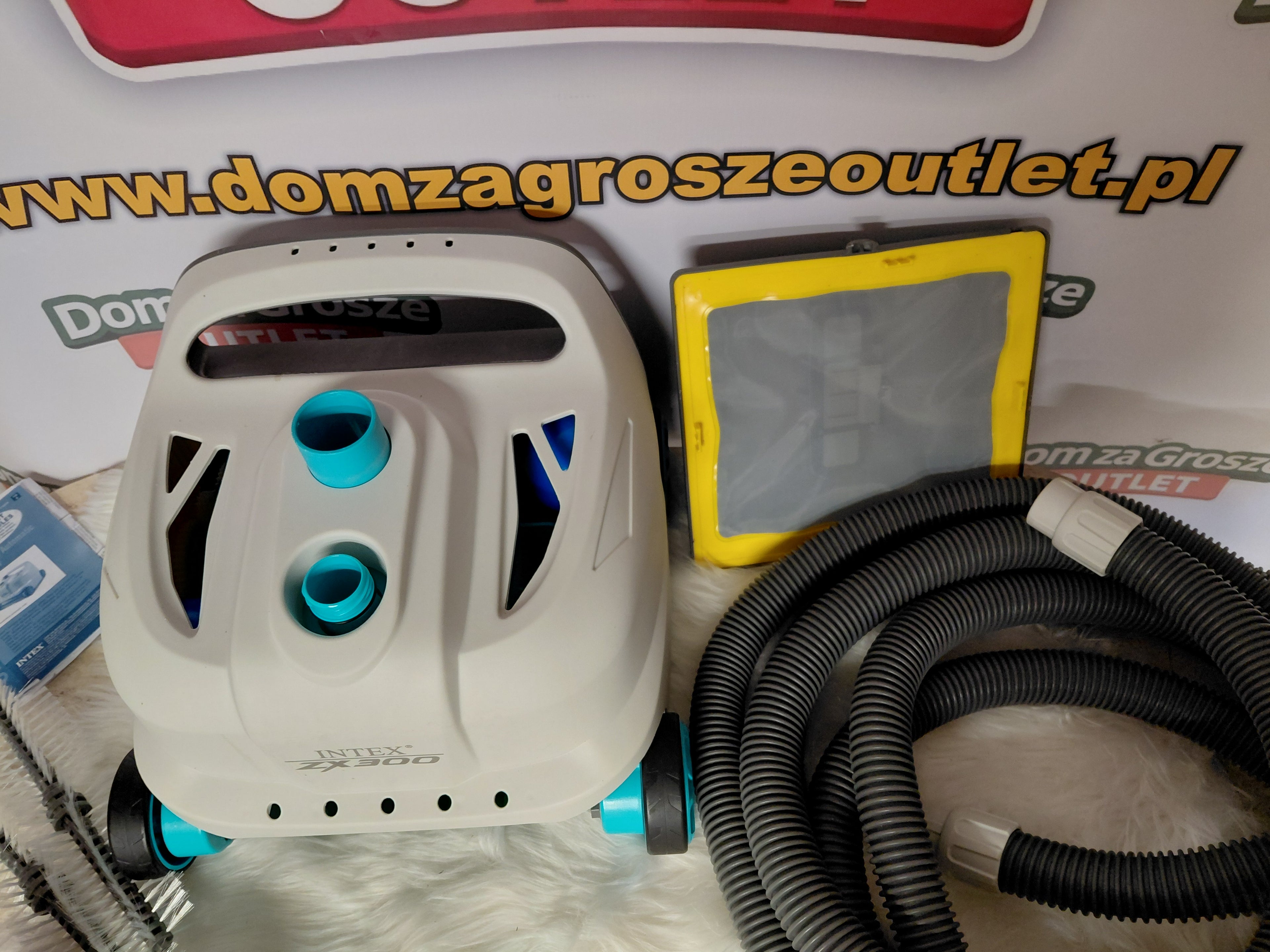 Intex ZX300 – automatic pool cleaner with accessories