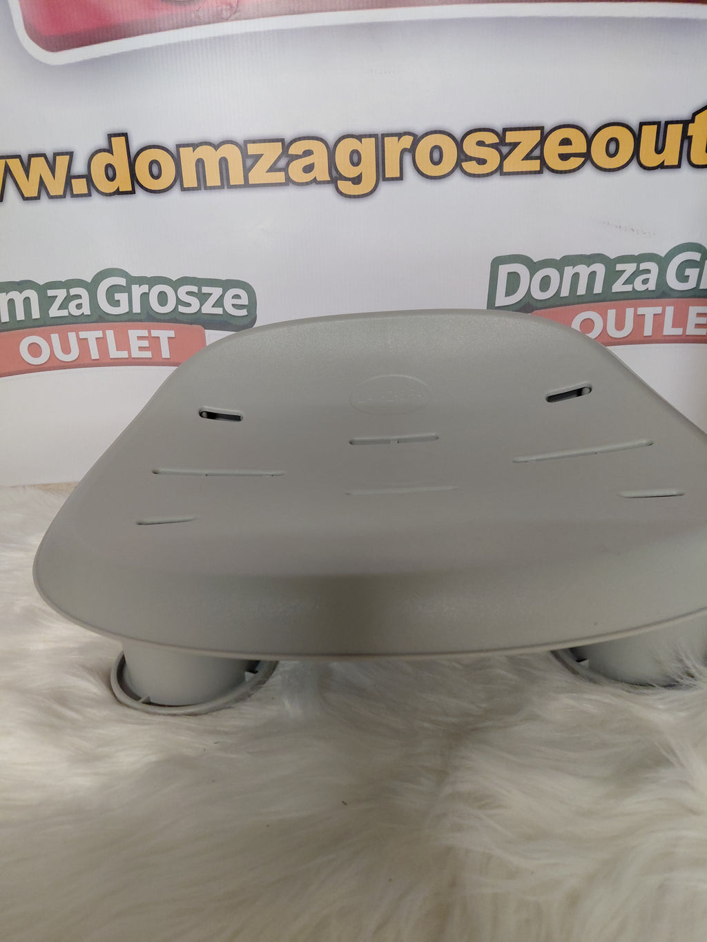 Jacuzzi and spa seat - adjustable leg height, fits all types of spas