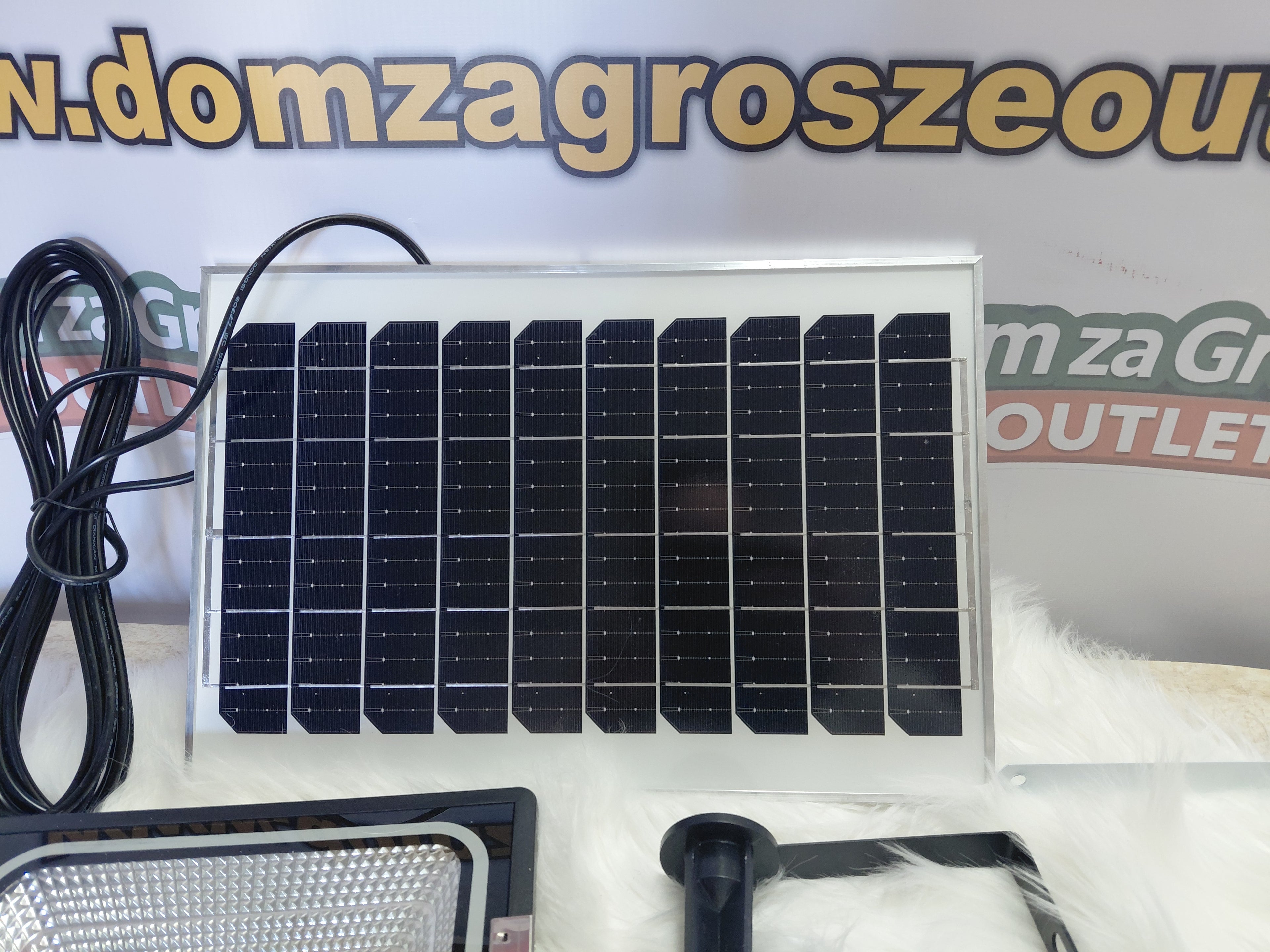 Solarna lampa ogrodowa RGB 100W z pilotem - oswietlenie zewnetrzne IP66 Aigostar