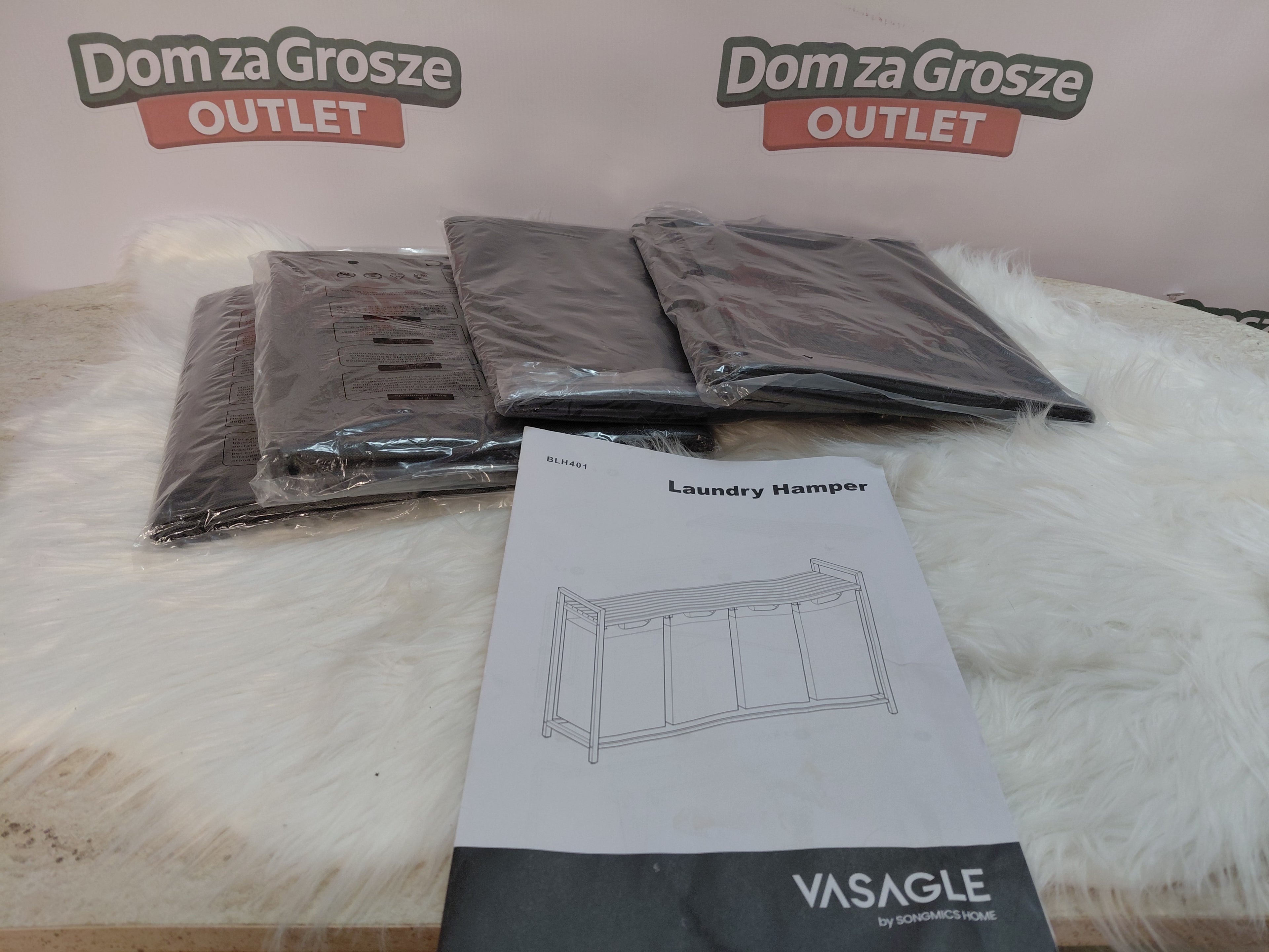 VASAGLE Kosz na pranie 4-komorowy z półką BLH401 — czarny/szary