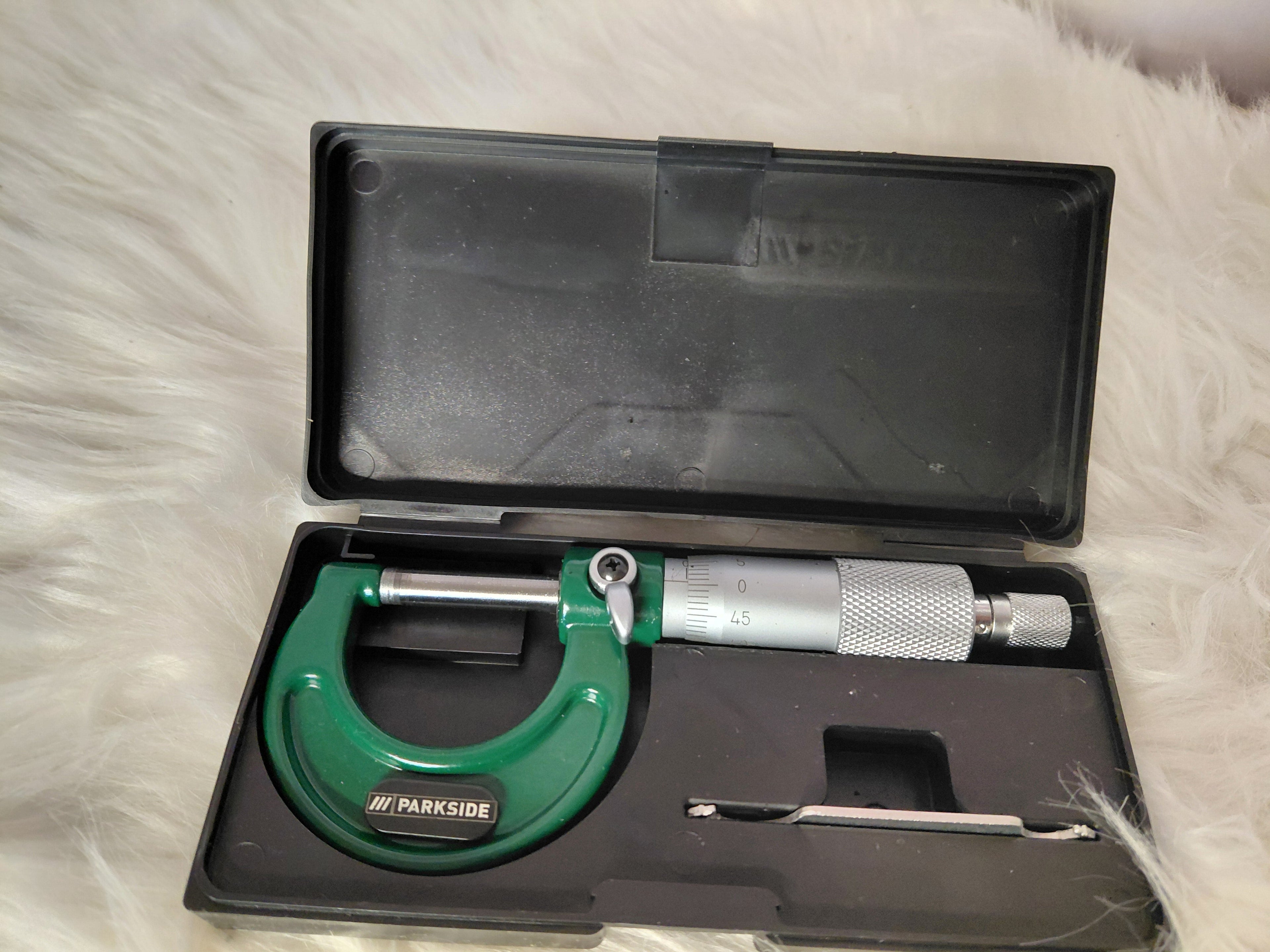 Mikrometre zewnętrzny Parkside 0-25 mm z etui | precyzyjny pomiar