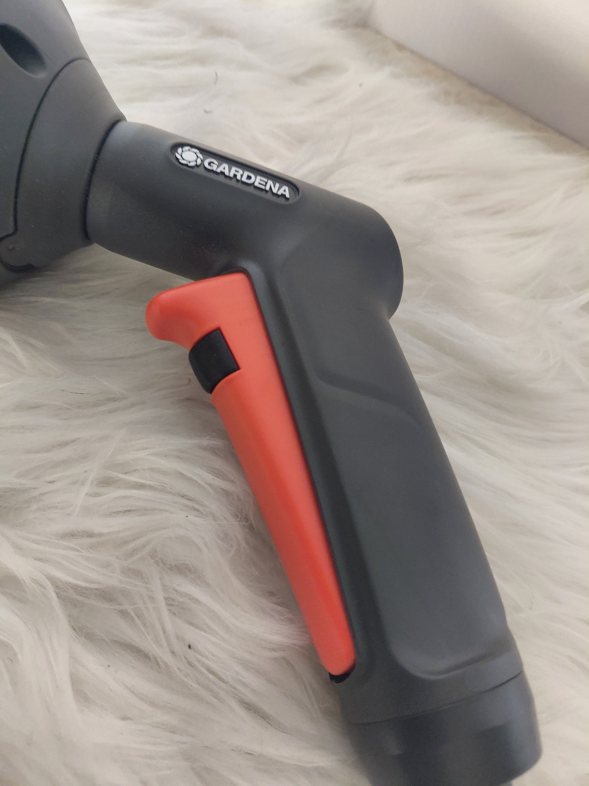 Gardena Cleansystem Szczotka do mycia z podłączeniem do węża ogrodowego - przycisk on/off odporność na mróz