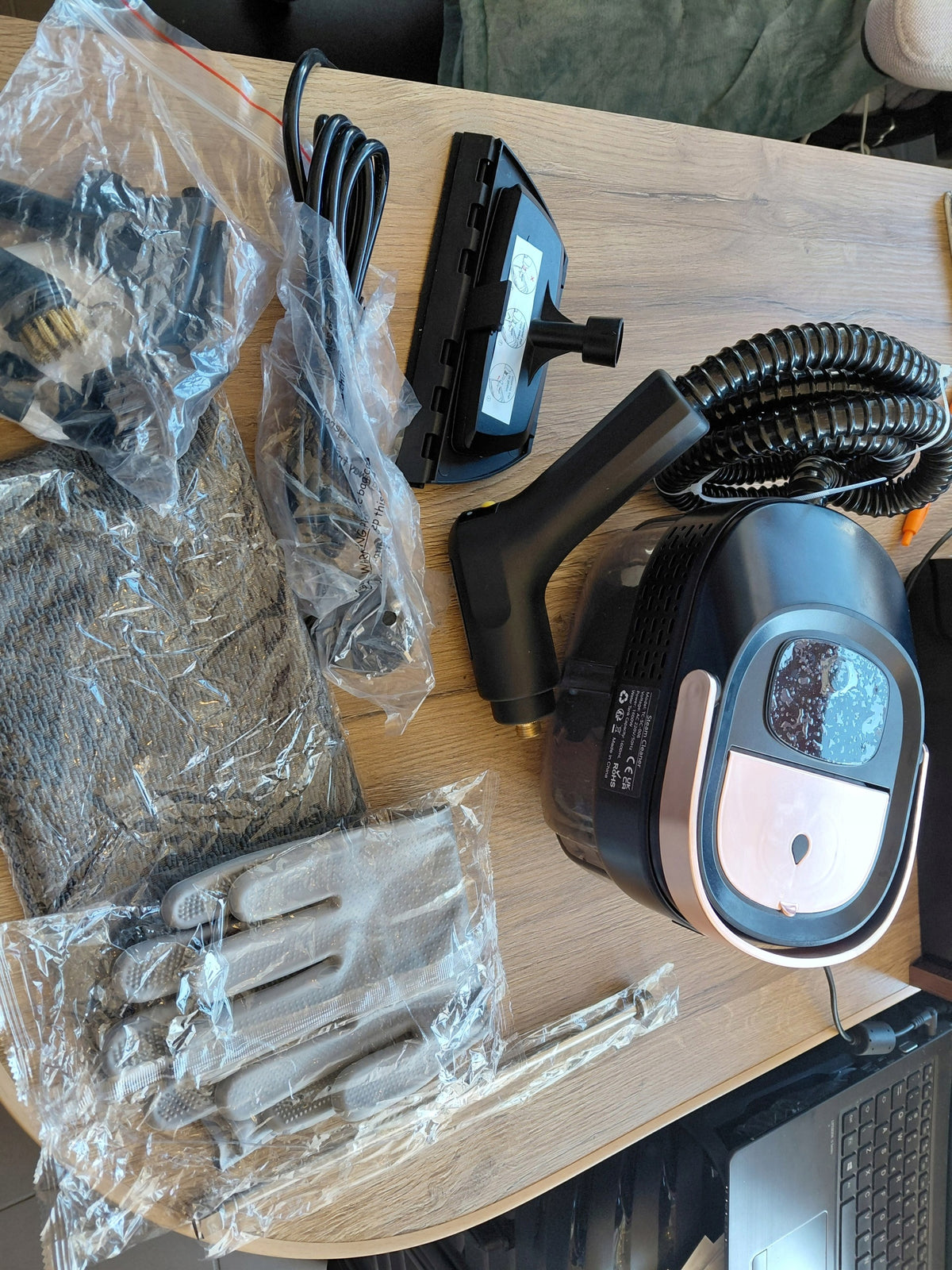Myjka parowa VYZIO 1600 W, 1,6 l – miedziano-czarna