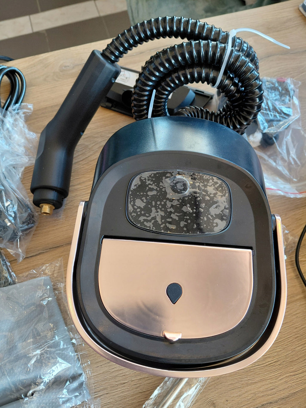 Myjka parowa VYZIO 1600 W, 1,6 l – miedziano-czarna