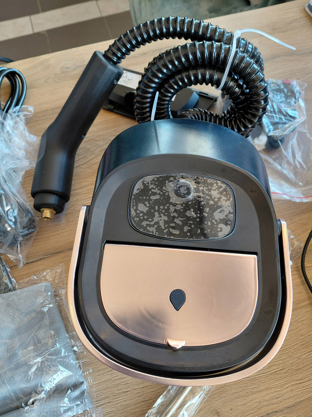Myjka parowa VYZIO 1600 W, 1,6 l – miedziano-czarna