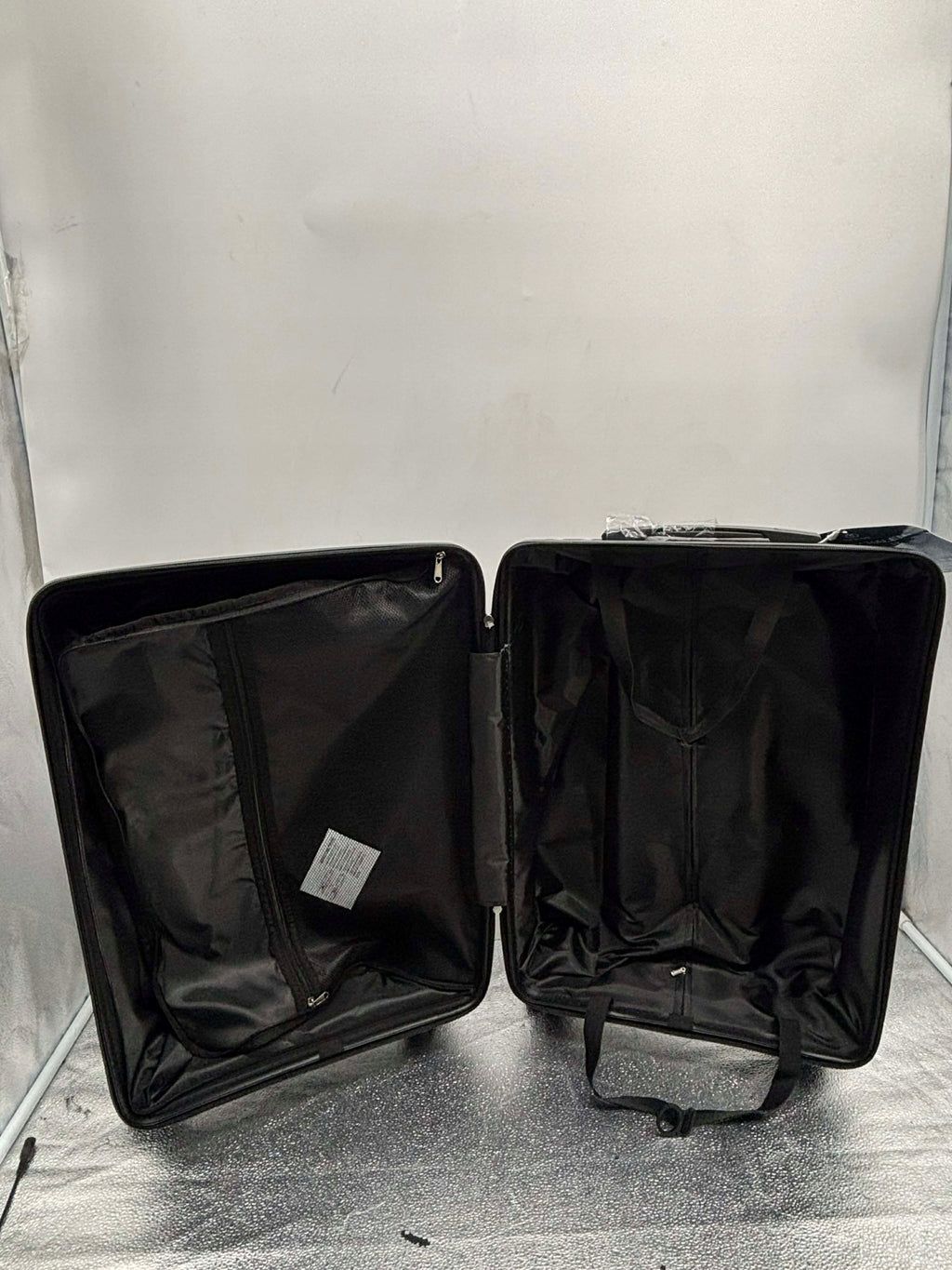 W949 HOMEWARE WALIZKA CZARNA 62L 67x26x46cm R.L