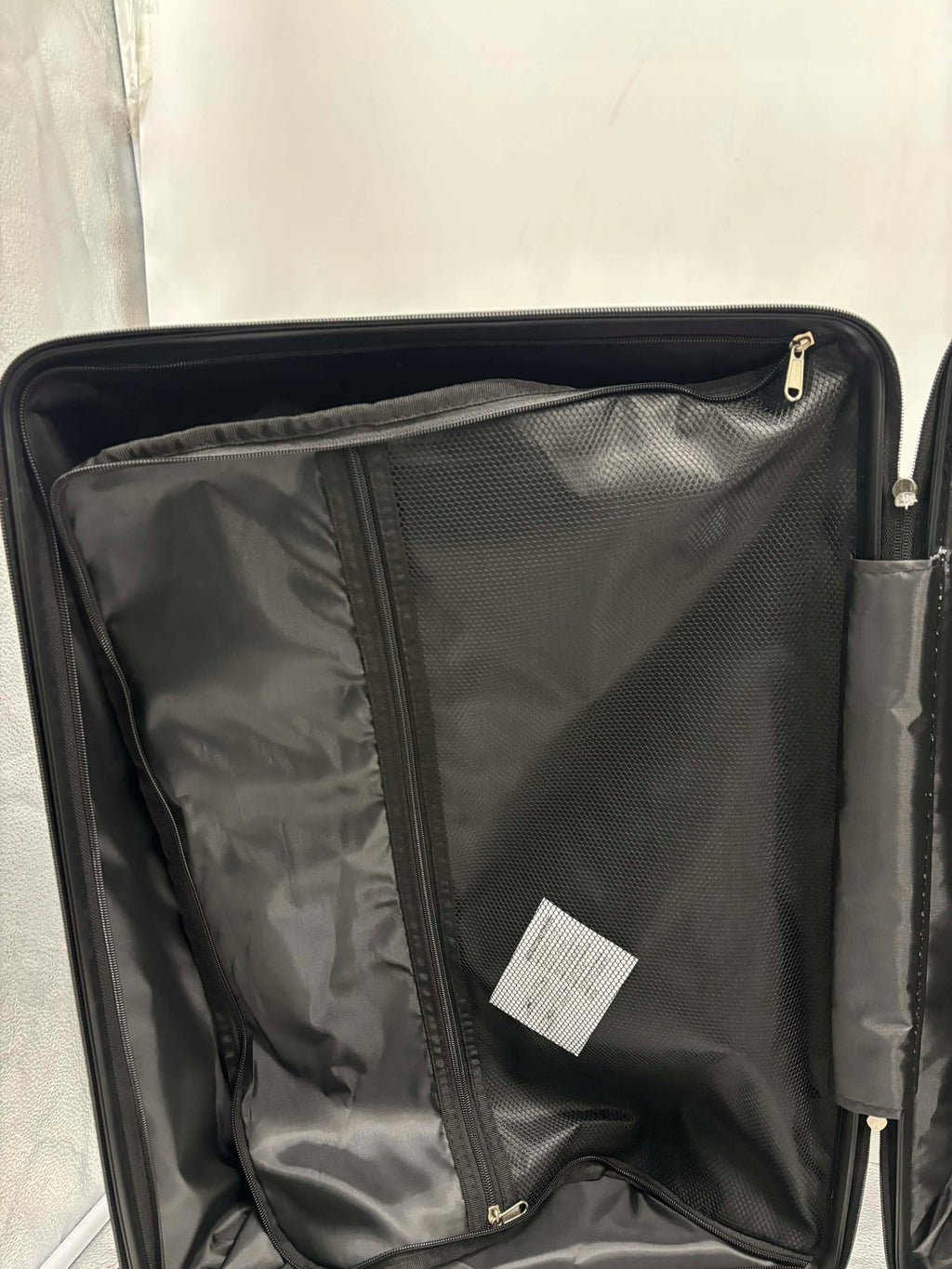 W949 HOMEWARE WALIZKA CZARNA 62L 67x26x46cm R.L