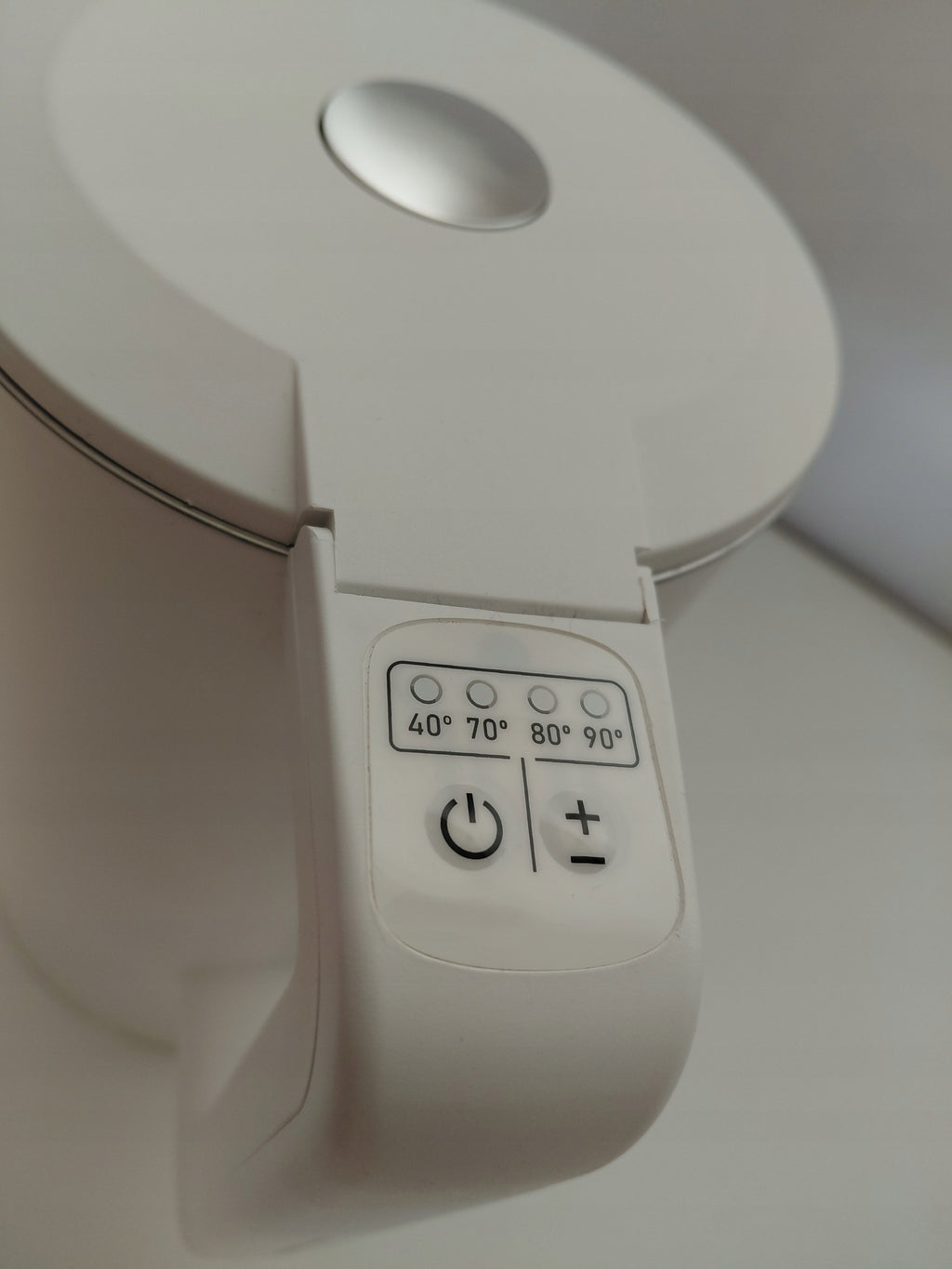 Czajnik elektryczny Aigostar 2200W 1,7L Biały - Szybkie Gotowanie Pro , powystawowy