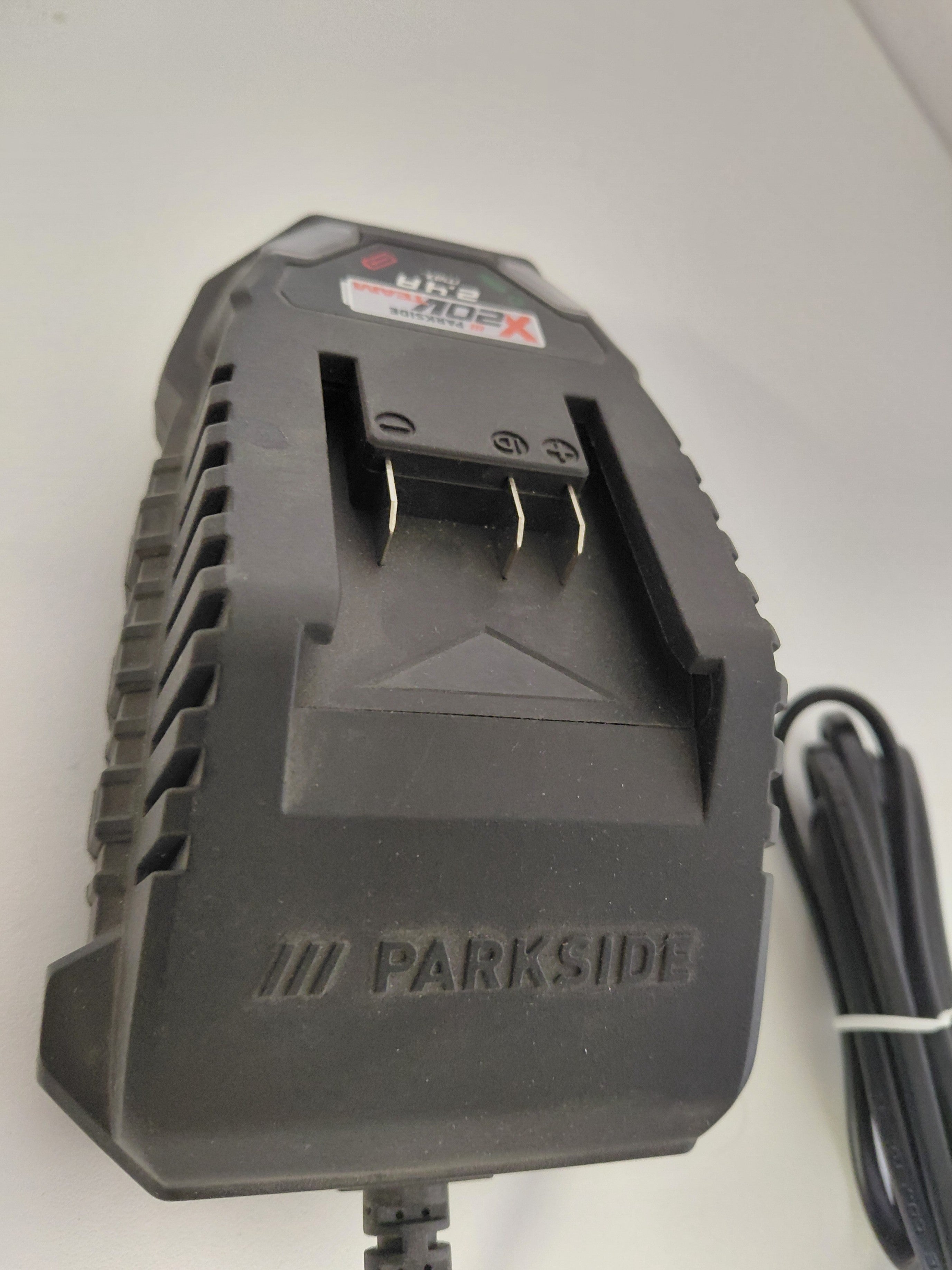 PARKSIDE Ładowarka do akumulatorów X 20V Team 2,4A PLG 20 C1 (Powystawowa)
