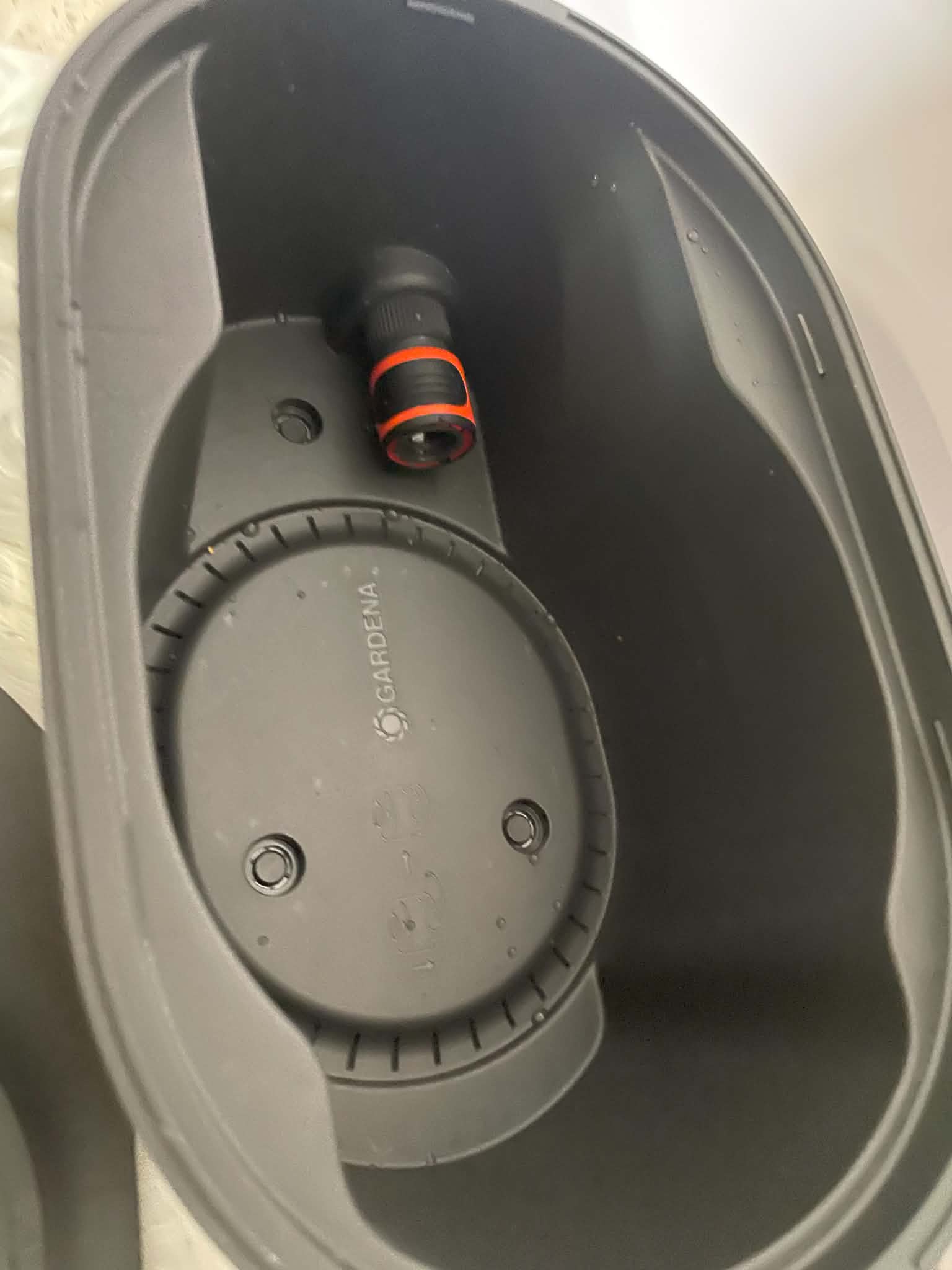 Gardena AquaPrecise Bluetooth - System nawadniania Pipeline All-in-One z panelem słonecznym