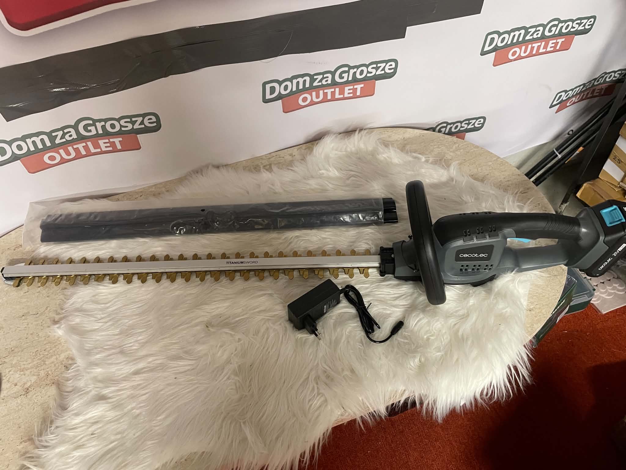 Cecotec TitaniumSword 6100 XL FreeMove Nożyce do żywopłotu akumulatorowe 21V 61 cm