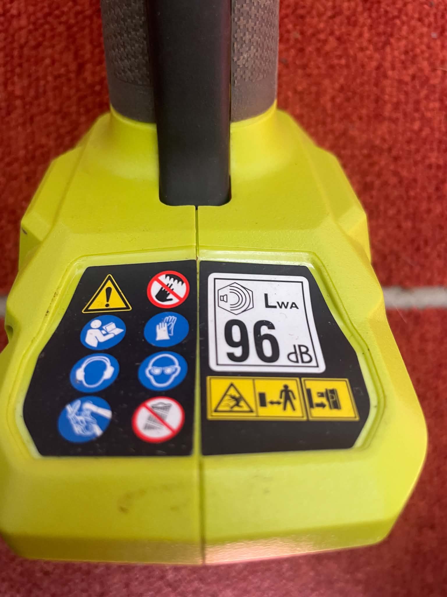 Ryobi RY18HT55A Nożyca do Żywopłotu 18V 55cm + Akumulator 2Ah + Ładowarka