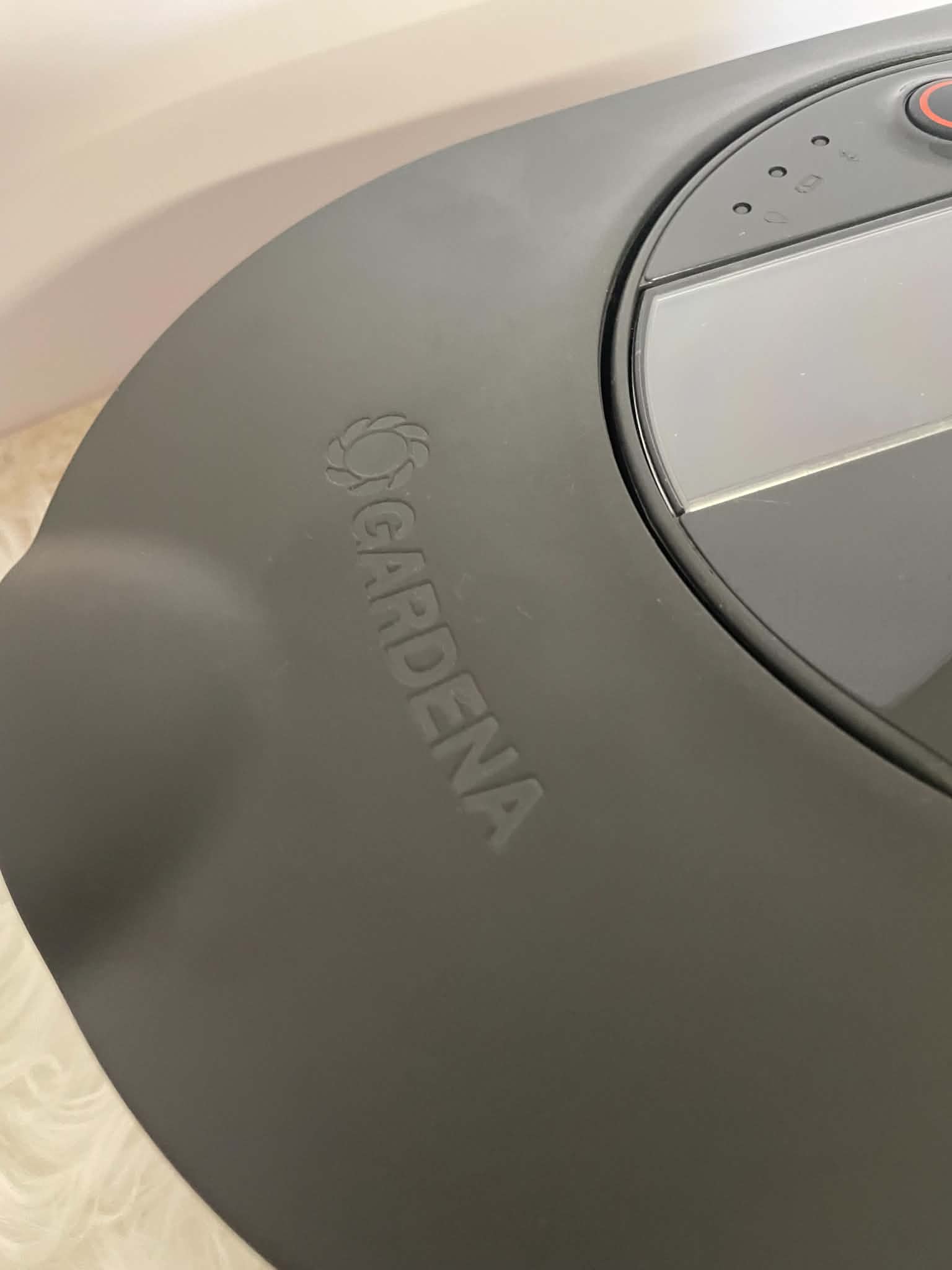 Gardena AquaPrecise Bluetooth - System nawadniania Pipeline All-in-One z panelem słonecznym